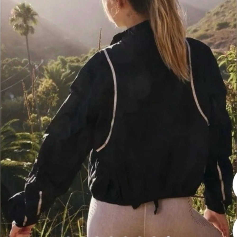 NWOT FREE PEOPLE Great Escape run windbreaker XS - Picture 3 of 8